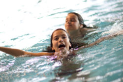 Activité piscine à International Language Camps